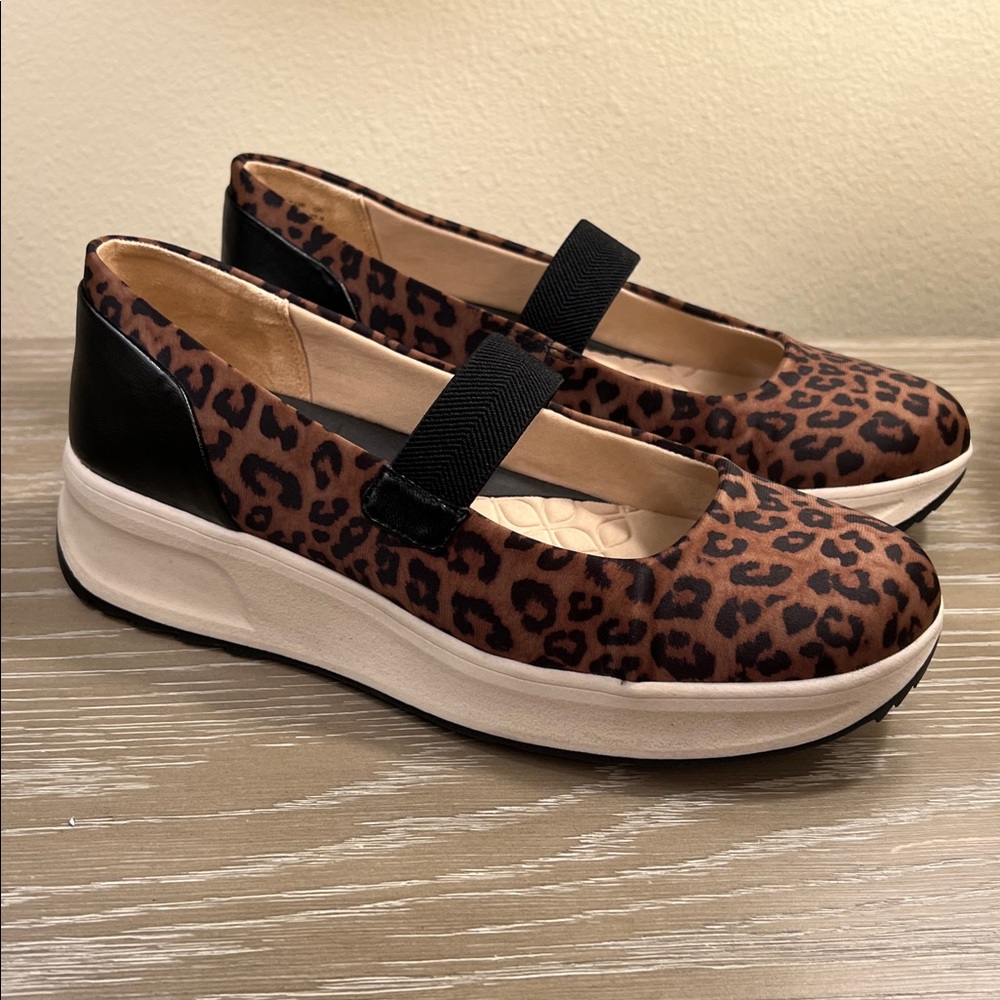 NIB, StrideRite Reflection Round Toe Mary Jane
Comfort Sneakers - Picture 3 of 10